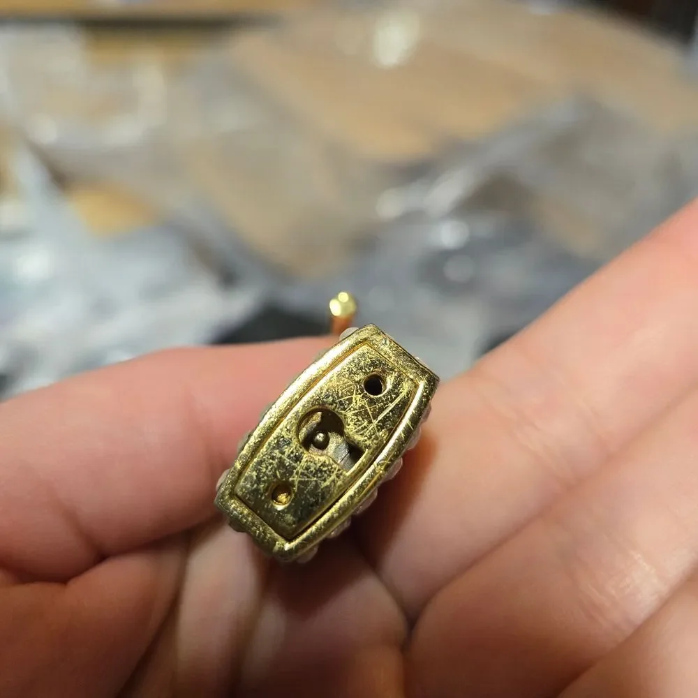 Unbranded elegant gold